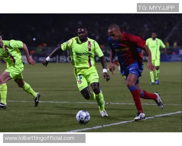 中超精彩对决巴萨与里昂战成平局神扑瞬间成比赛转折点