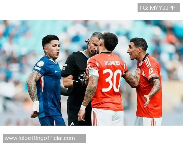 足总杯激战本菲卡与巴萨握手言和转会风波再起引发球迷热议